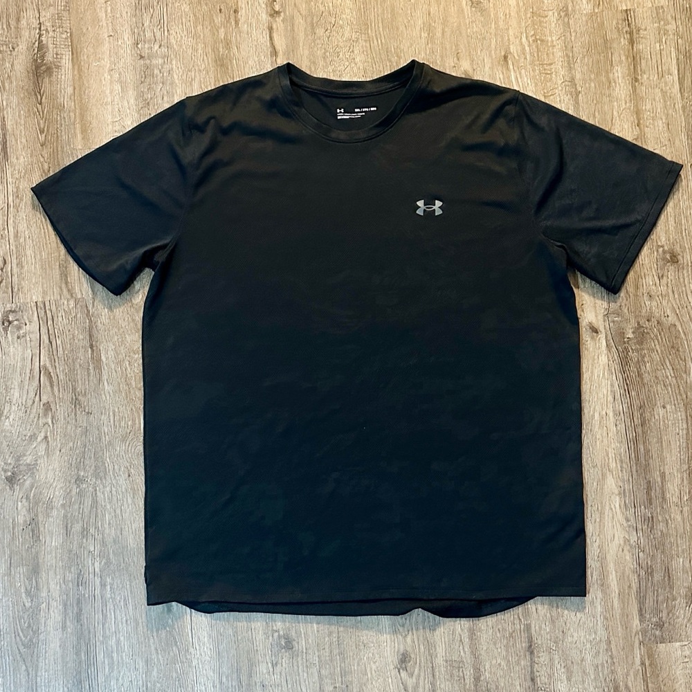 Under Armour Men's Black T-Shirt - Loose Fit